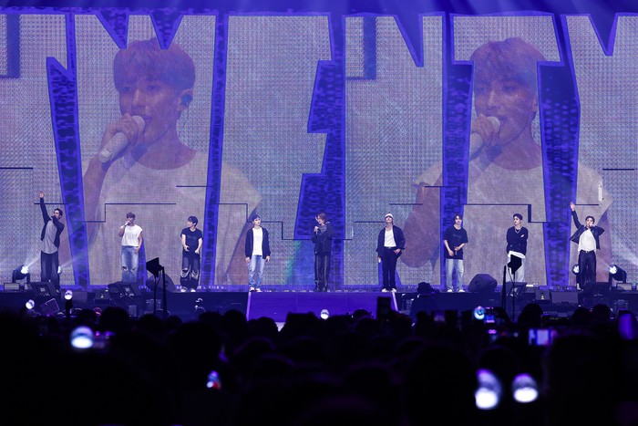 SEVENTEEN terbang ke Amerika Serikat buat tur dunia NEW_. Konser pembuka digelar Sabtu (11/10) malam di Tacoma Dome, Washington.