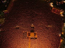 Gokil! Foto Lautan Manusia Nonton Sabrina Carpenter di Texas