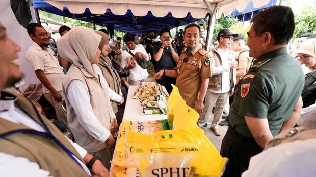 Gubernur Sulsel Andi Sudirman Sulaiman menghadiri Gerakan Pangan Murah di Makassar.