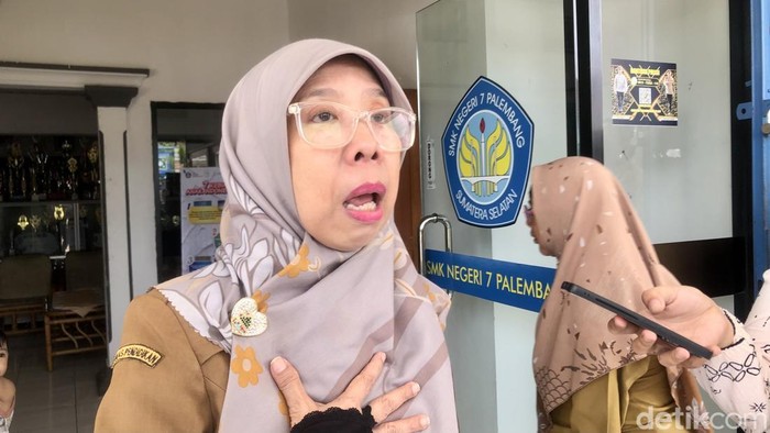Guru SMK N 7 Palembang saat memberikan pernyataan.