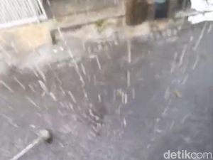 Malang Diguyur Hujan Es Siang Ini