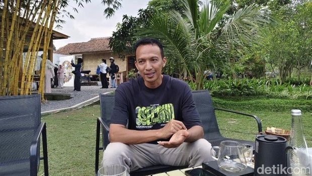 Indra Saputra, petani sekaligus pemilik coffee shop di Sukabumi
