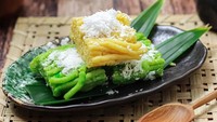 Jajanan yang terbuat dari singkong juga termasuk gluten free. Yaitu getuk lindri yang teksturnya padat, empuk, dan ditaburi kelapa parut. Foto: Getty Images/iStockphoto