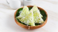 Lupis atau lopis banyak ditemui di Jawa dan Sumatera. Kudapannyang terbuat dari beras ketan ini, dimasak lama sampai lembut dan dibungkus daun pisang. Penyajiannya menggunakan kelapa parut dan siraman gula aren. Foto: Getty Images/iStockphoto