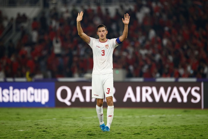 JAKARTA, INDONESIA - SEPTEMBER 10: Jay Noah Idzes of Indonesia greets the spectators during the FIFA World Cup Asian 3rd Qualifier Group C match between Indonesia and Australia at Gelora Bung Karno Stadium on September 10, 2024 in Jakarta, Indonesia. (Photo by Robertus Pudyanto/Getty Images)