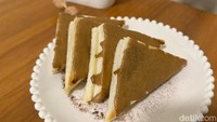 Ada Coffee Butter Toast (Rp 35 ribu) yang empuk, manis, dan wangi. Seporsinya isi 4 potong kecil roti kopi dengan isian keju dan selai cokelat. Foto: Andi Annisa DR/detikfood