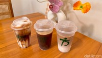 Ngemil yang manis paling enak ditemani minuman kopi. Seven to Five pakai house blend biji kopi lokal. Ada pilihan Tonicano (Rp 32 ribu), Nut So Coffee (Rp 40 ribu), dan Ada juga Cloud Macchiato (Rp 40 ribu). Foto: Andi Annisa DR/detikfood
