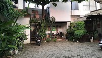 detikTravel sempat berkunjung pada awal Oktober 2025 dan langsung disergap suasana rindang dan teduh. Dengan lingkungan yang dipenuhi aneka pohon, suasana Kampung Teduh sangat berbeda dengan kondisi Ciputat yang mirip neraka bocor (dok. Qonita Hamidah/detikTravel)