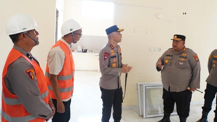 Kapolda Bangka Belitung (Babel) Irjen Hendro Pandowo meninjau pembangunan dapur Satuan Pelayanan Pemenuhan Gizi (SPPG) Polri.