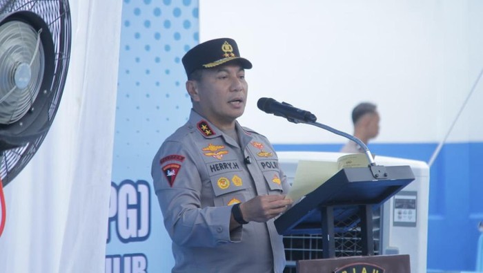 Kapolda Riau Irjen Pol Herry Heryawan meresmikan dapur SPPG di Inhil untuk mendukung gizi gratis yang aman dan berkualitas, Senin (13/10/2025).