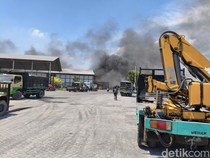 Gudang Perbaikan Truk di Porong Terbakar, Terdengar 6 Kali Ledakan