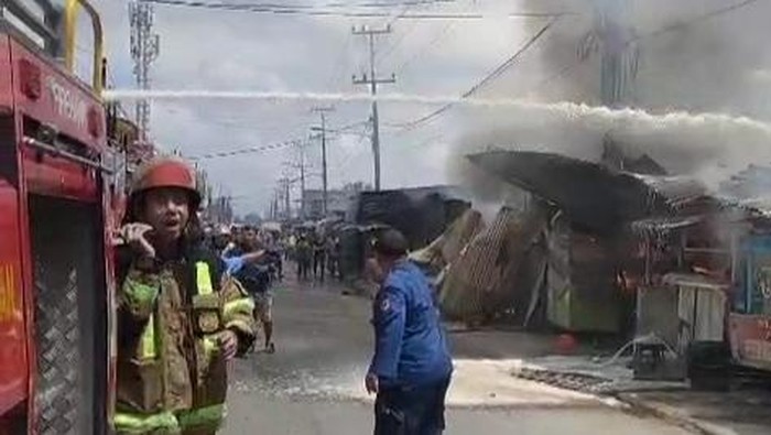 Kebakaran melahap 9 kios di Jalan Marindal, Kecamatan Deli Tua, Kabupaten Deli Serdang. (Dok. Dinas Pemadam Kebakaran dan Penyelamatan Kota Medan)