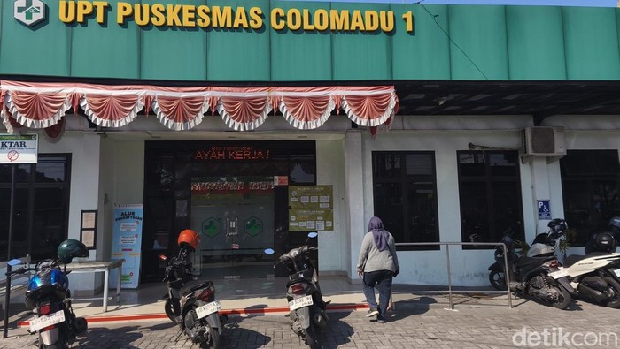 Suasana Puskesmas Colomadu 1, Kecamatan Colomadu, Kabupaten Karanganyar, Senin (13/10/2025). Sejumlah murid SMPN 1 Colomadu harus dirawat di sana diduga keracunan Makan Bergizi Gratis (MBG).