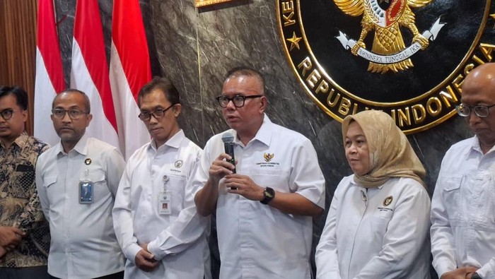 Ketua Bidang Diplomasi dan Komunikasi Satgas Penanganan Radiasi Radionuklida Cs-137 Bara Krishna Hasibuan.