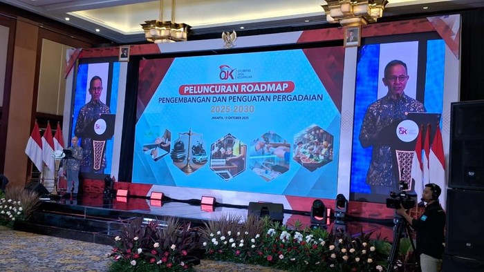 Ketua Dewan Komisioner OJK Mahendra Siregar dalam acara peluncuran roadmap Pengembangan dan Penguatan Pergadaian di Hotel Borobudur