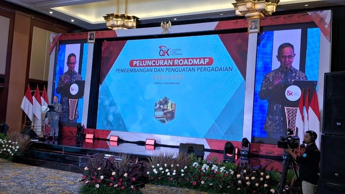 Ketua Dewan Komisioner OJK Mahendra Siregar dalam acara peluncuran roadmap Pengembangan dan Penguatan Pergadaian di Hotel Borobudur