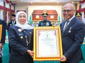 Ketua PWI Akhmad Munir Dianugerahi Lencana Jer Basuki Mawa Beya