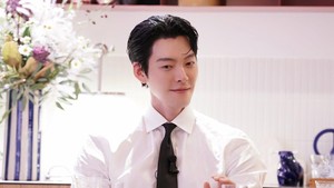 Di balik pesonanya, Woo Bin sempat cerita soal perjuangan melawan penyakit dan bagaimana itu mengubah pandangannya soal hidup. Foto: Instagram ament_official