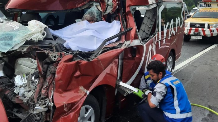 Kondisi kendaraan terlibat tabrakan di Tol Purbaleunyi