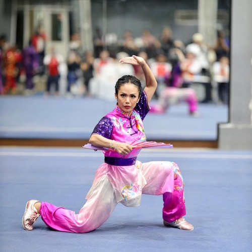 Kris Dayanti gabung dengan kontingen Indonesia menjadi atlet wushu untuk kejuaraan internasional di China.