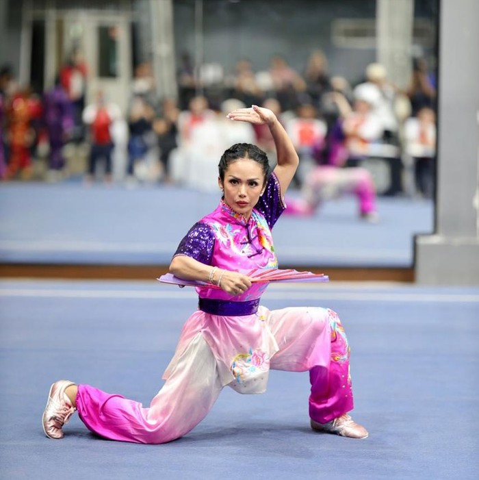 Kris Dayanti gabung dengan kontingen Indonesia menjadi atlet wushu untuk kejuaraan internasional di China.