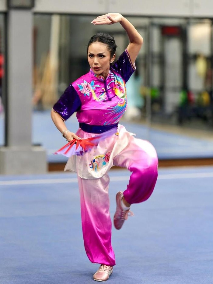 Kris Dayanti Kris Dayanti gabung dengan kontingen Indonesia menjadi atlet wushu untuk kejuaraan internasional di China.