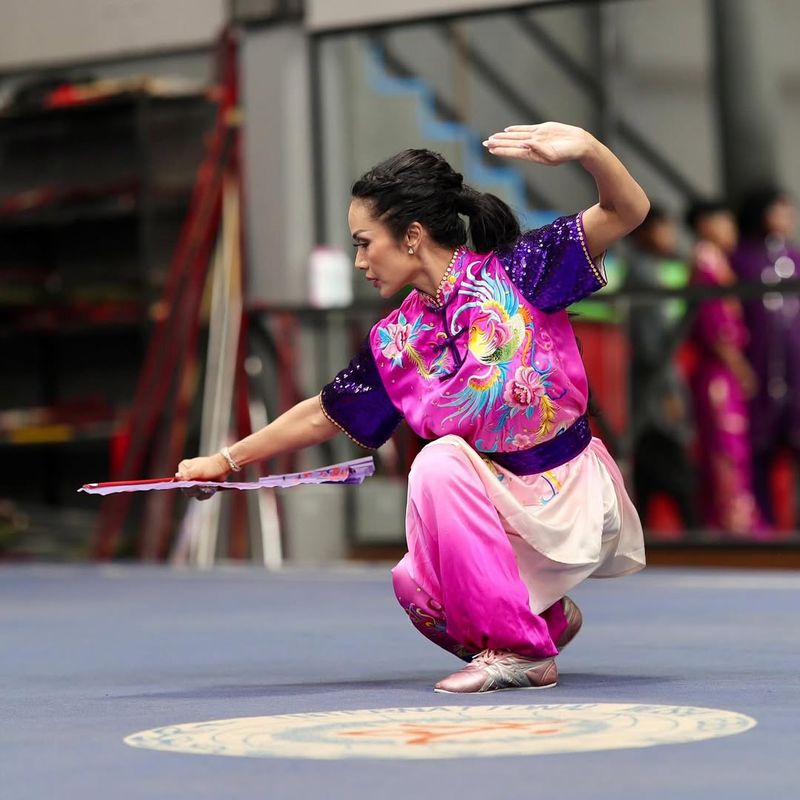 Kris Dayanti gabung dengan kontingen Indonesia menjadi atlet wushu untuk kejuaraan internasional di China.
