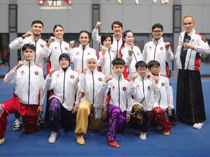 Kris Dayanti gabung dengan kontingen Indonesia menjadi atlet wushu untuk kejuaraan internasional di China.