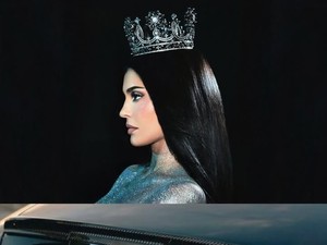 Kylie Jenner Tampil Memukau Pakai Mahkota Desainer Indonesia Rinaldy Yunardi
