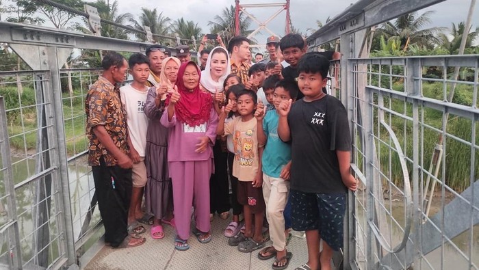 Legislator Gerindra Resmikan Jembatan Pancimas Maju Jelita usai Perbaikan