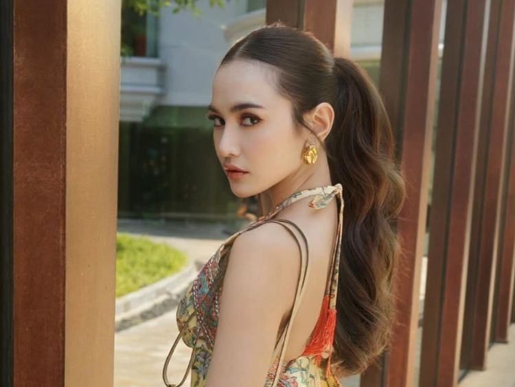 Cantiknya Mahalini Berbusana Kuning, Pamer Punggung dan Tas Rp 334 Juta