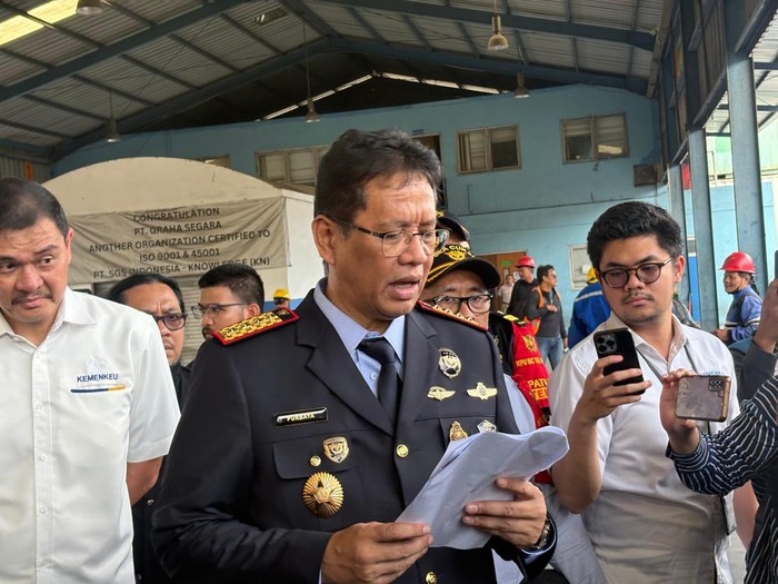 Menteri Keuangan Purbaya Yudhi Sadewa menyidak Tempat Pemeriksaan Fisik Terpadu (TPFT) Graha Segara di Kawasan Pelabuhan Tanjung Priok.