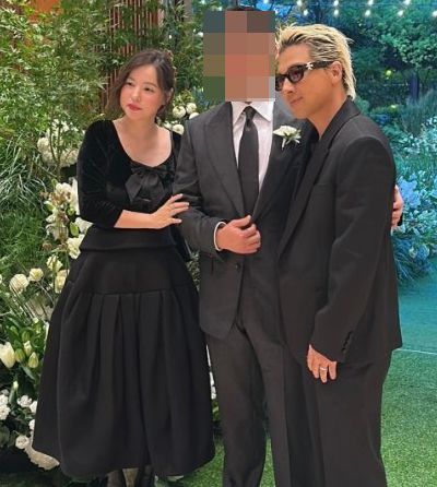 Foto aktris Korea Selatan Min Hyo Rin (paling kiri) saat menghadiri pernikahan bersama suaminya, Taeyang BIGBANG (paling kanan), beredar di forum internet.