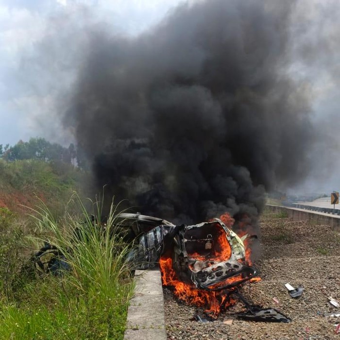 Mobil terbakar di Tol Cisumdawu