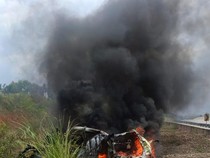 Mobil Minibus Kecelakaan-Terbakar di Tol Cisumdawu, Sopir Tewas