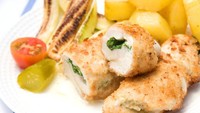Ada hidangan bernama Chicken Kiev yang kerap disebut datang dari kota Kiev, Ukraina. Sebenarnya hidangan berupa ayam goreng ini berasal dari Perancis. Foto: TasteAtlas