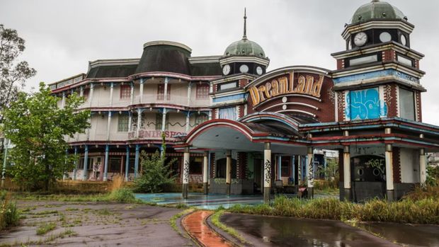 Nara Dreamland, taman rekreasi yang terbengkalai di Nara, Jepang.