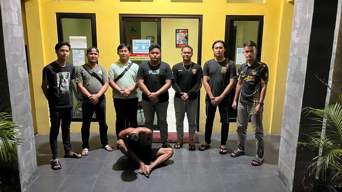 Pelaku saat diamankan polisi di Bangka Tengah.