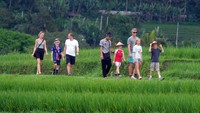 Dana desa digunakan untuk berbagai program prioritas, mulai dari pembangunan infrastruktur desa, pemberdayaan UMKM lokal, hingga pengembangan desa wisata. Pemerintah daerah pun terus mendorong agar dana tersebut dimanfaatkan secara efektif dan tepat sasaran. ANTARA FOTO/Nyoman Hendra Wibowo