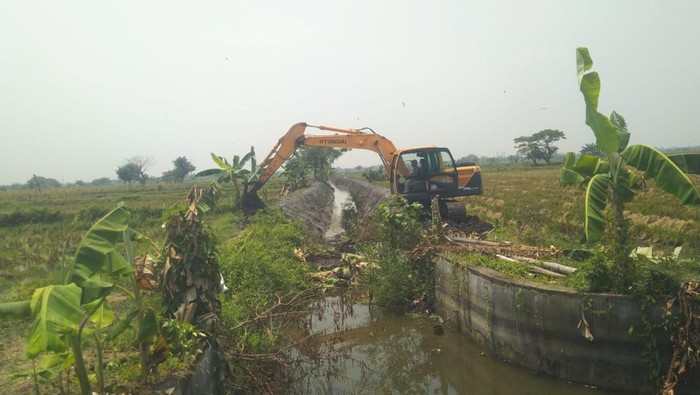 Pemkab Lamongan mempercepat pembenahan saluran air di sejumlah titik