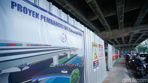 Penerapan Contraflow di Kalimalang Imbas Pembangunan Jembatan Wisata Air