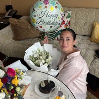 Di usianya kali ini Pevita mengaku tak memiliki harapan khusus untuk dirinya sendiri. Turning 33 got me a little emotional. Untuk pertama kalinya, aku ga punya grand wishes khusus untuk diri sendiri... cuma duduk diam dan ngerasa bersyukur, tulis Pevita. Foto: Instagramm/@pevpearce