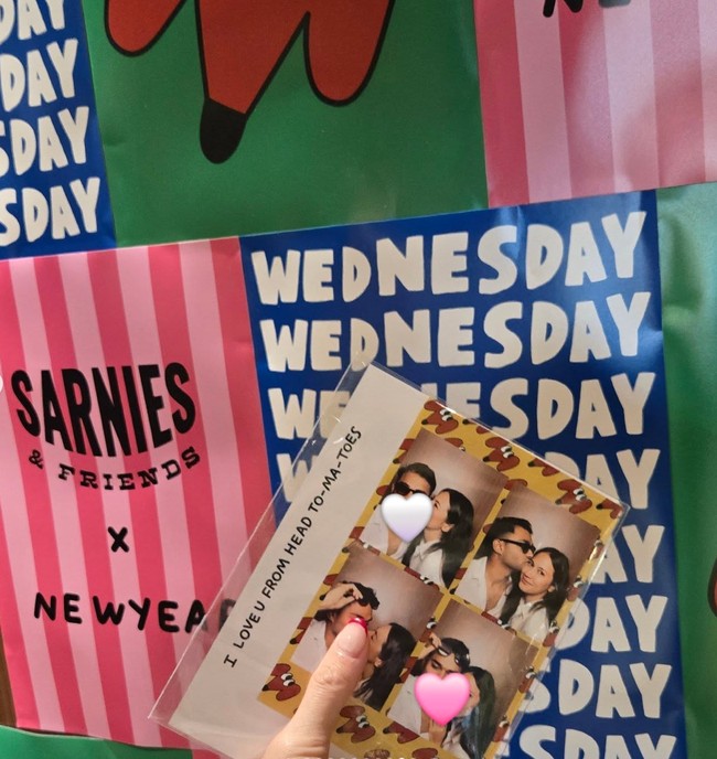 Pevita juga memamerkan hasil photobox mesra dirinya dan suami. Foto: Instagramm/@pevpearce