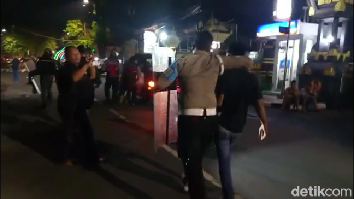 Polisi meringkus 18 orang pelaku penyerangan Mapolres Lumajang.