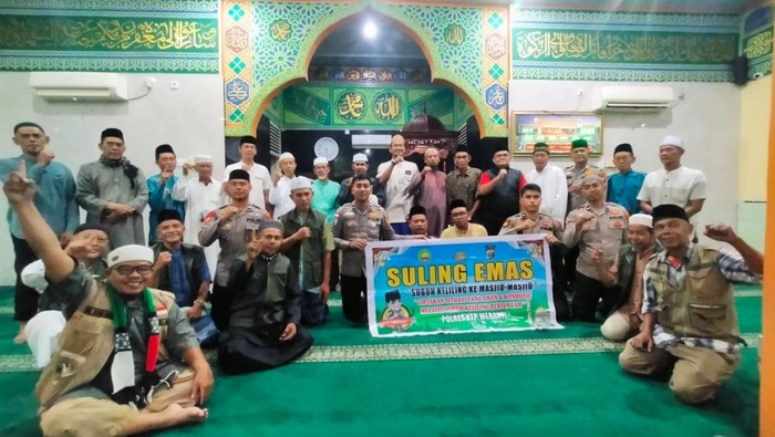 Polres Meranti menggelar program Suling Emas membawa pesan kamtibmas dari masjid ke masjid, Senin (13/10/2025).