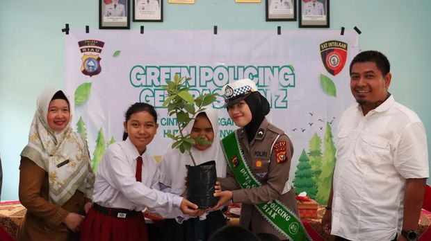 Polres Siak turun ke SLB Negeri untuk mengkampanyekan Green Policing dalam upaya melindungi lingkungan.