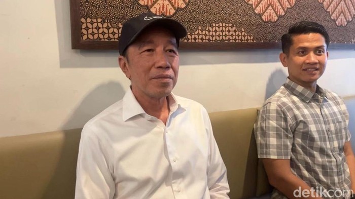 Presiden ke-7, Joko Widodo (Jokowi) saat ditemui di Pasar Kliwon, Senin (13/10/2025).
