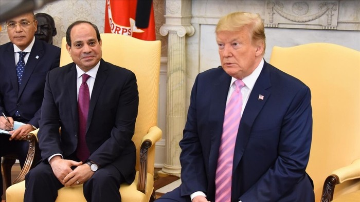 Presiden Mesir Abdel Fattah al-Sisi (kiri) dan Presiden Amerika Serikat Donald Trump (kanan) dalam sebuah pertemuan.