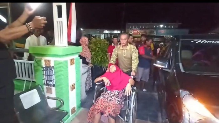 Korban penganiayaan pria di Ngawi ngamuk dibawa ke puskesmas