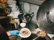 Resto Ini Konsisten Sajikan Sup Ular Legendaris Sejak 130 Tahun Lalu